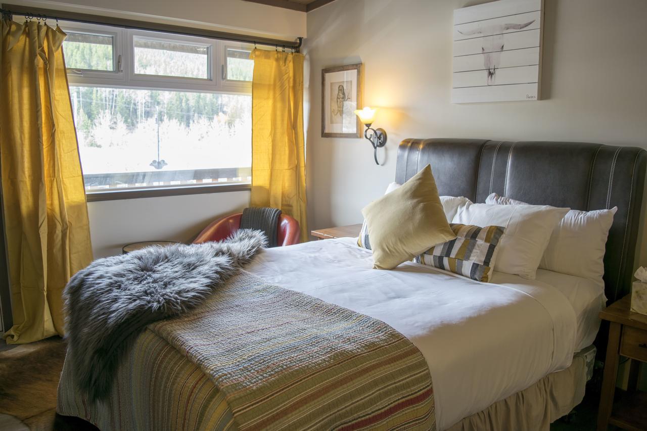 Yamnuska Suites Canmore Dış mekan fotoğraf
