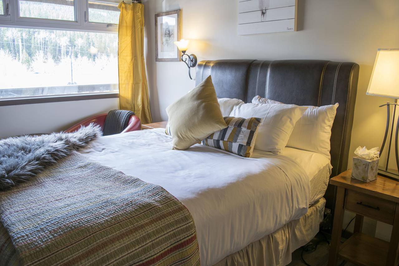 Yamnuska Suites Canmore Dış mekan fotoğraf
